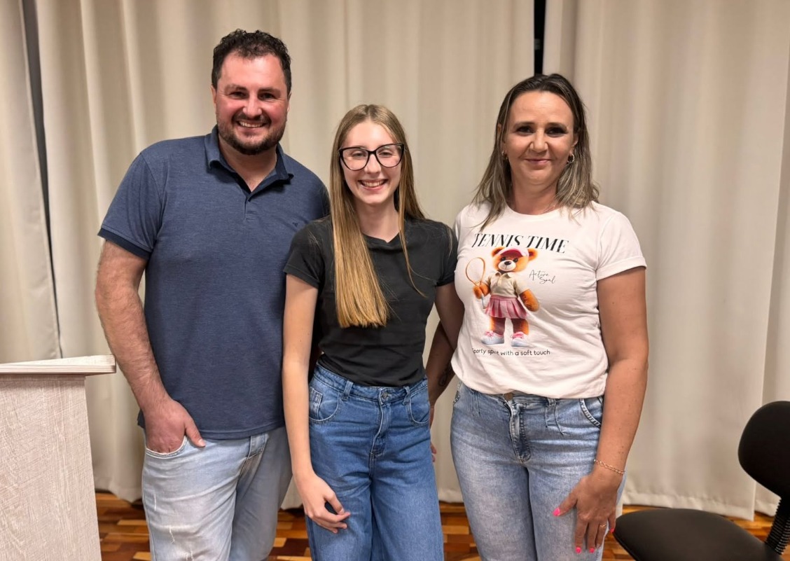 Câmara de Vereadores de Severiano de Almeida recebe estagiária do Programa Partiu Futuro